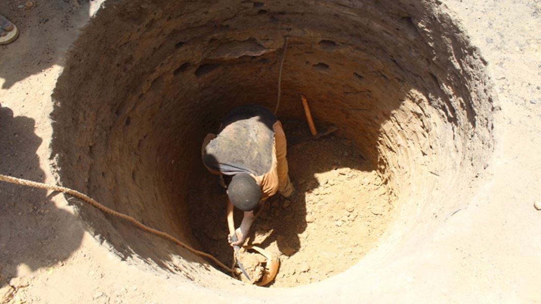 Building A Dig a Well In Photos Muslim Hands UK