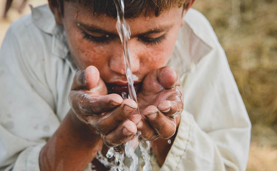 water-muslim-hands-uk