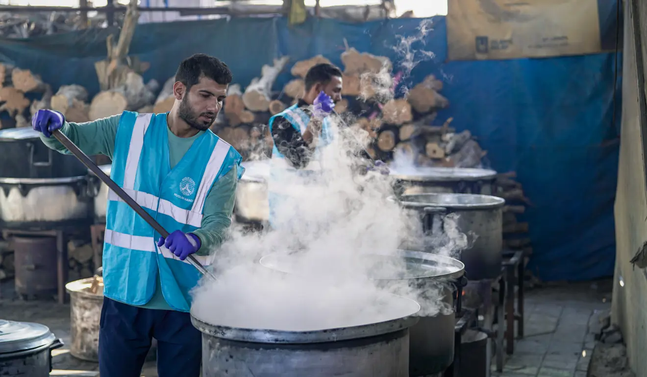 Hot meals in Gaza 